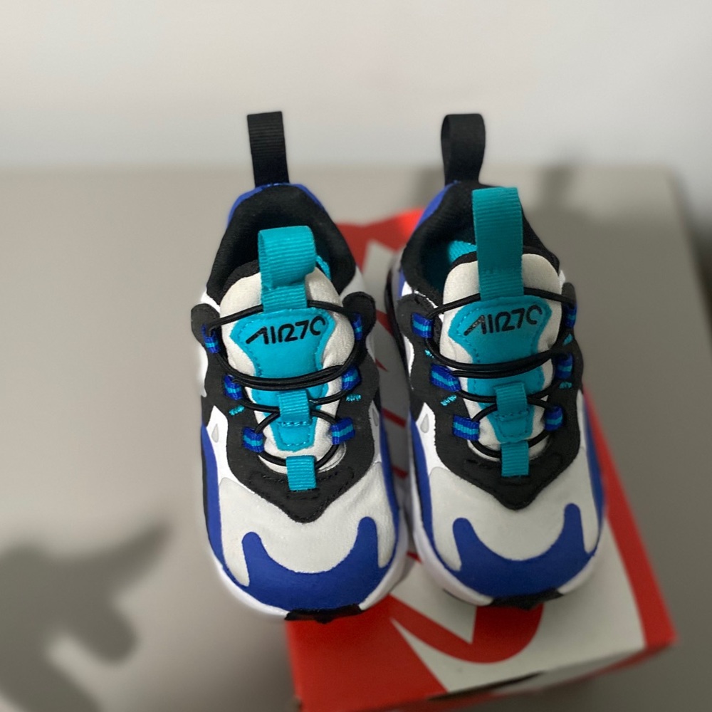 Nike 270’s